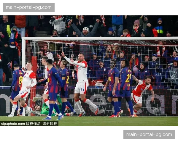 巴萨3-0莱万特，比赛第81分钟费尔明右路重炮轰门击中右侧立柱内侧弹入球网