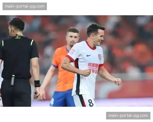 周定洋以深圳新鹏城队长身份重返成都凤凰山，揭幕战将面对旧主