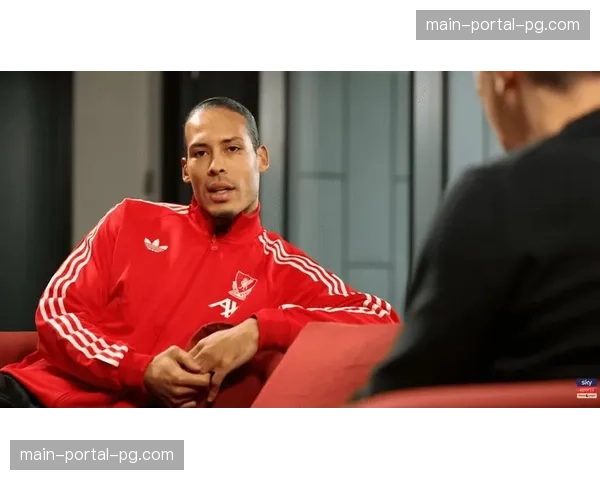 战术麦克风收录：场上可清晰听到利物浦队长范戴克大声指挥防线前压的指令